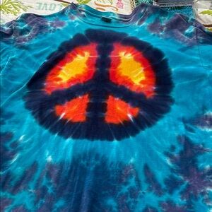 Tie-Dye Peace Sign Men’s XL Preowned. Brand is Sundog
